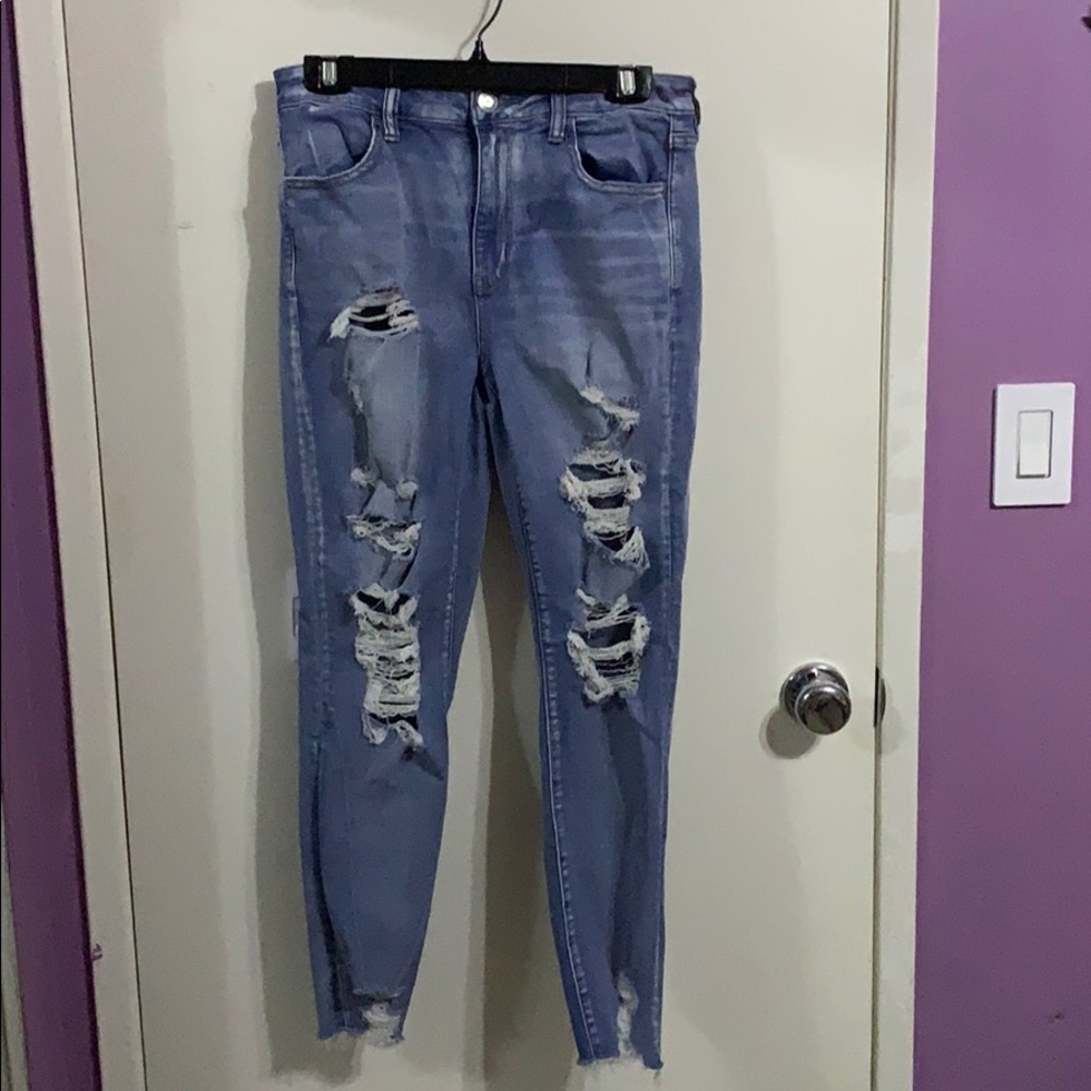 Medium Wash Ripped / Distress Hi-Rise Jegging